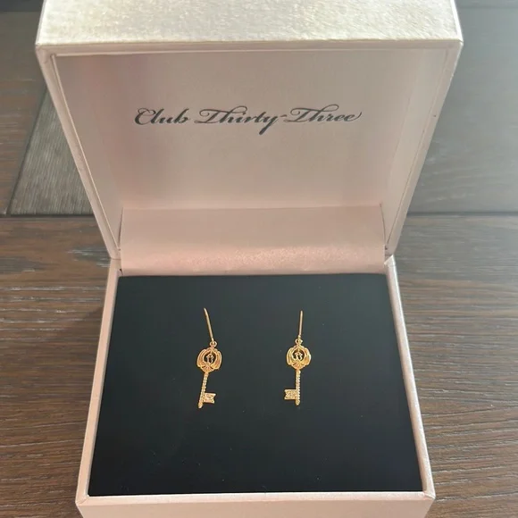 Club 33 Disneyland Exclusive Key Gold Earrings Rebecca Hook 🔑💙 - Picture 3 of 15